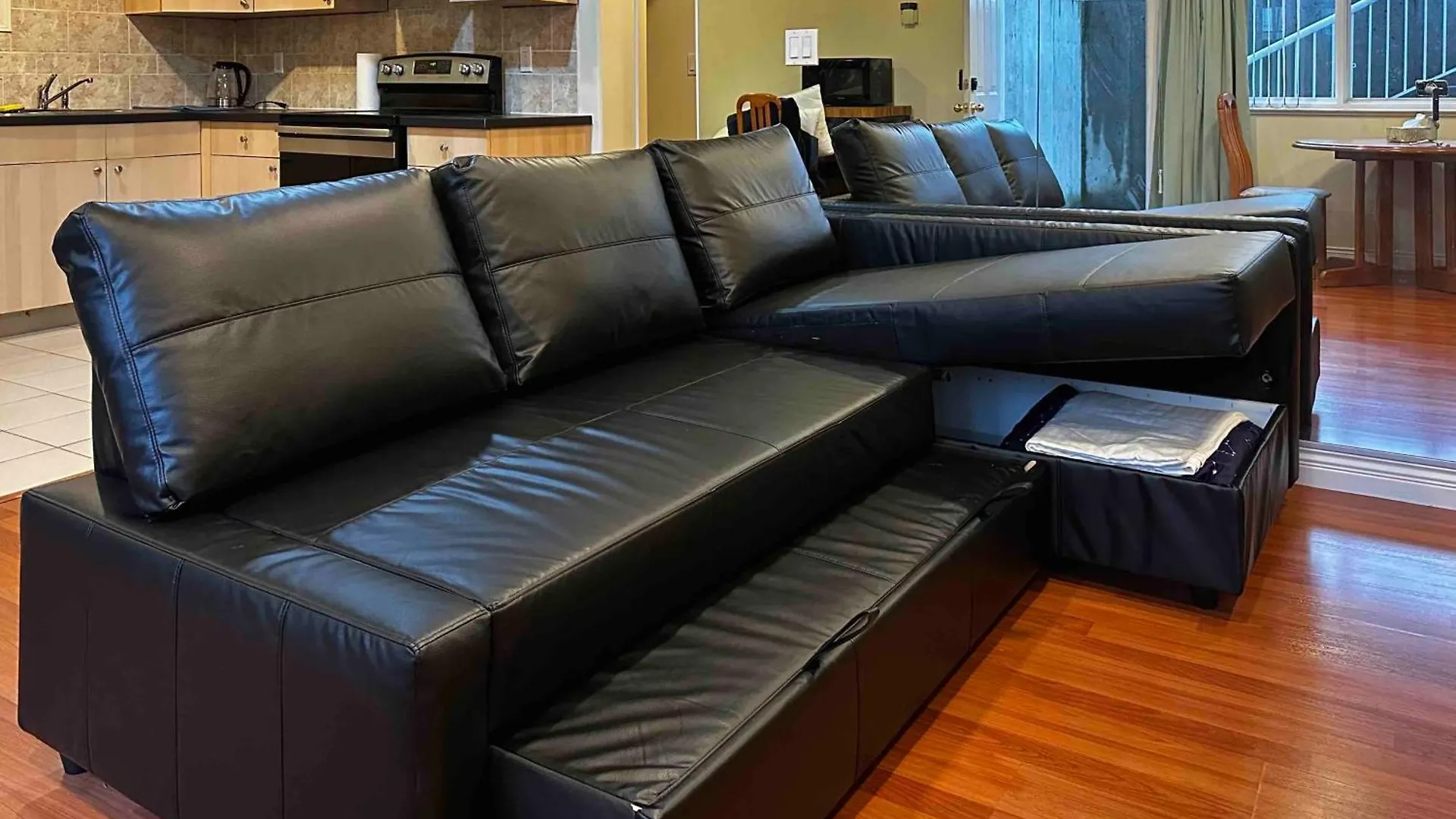 Sixpine Suite - 2 Bedroom Suite Vancouver Apartment